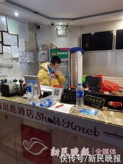 冬日|贝壳酒店大堂销售过期9月饮用水,酒店称“不知已过期”?