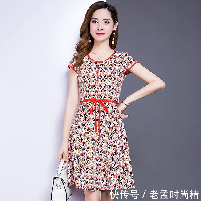 高雅灰 如此漂亮的”高雅灰“高级裙,确实有点贵,但特别受60后爱戴