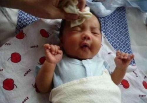 聪明娃|“话痨”父母能培养出聪明娃?4个好处胜过沉默,你说对了吗?