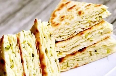 色泽|这才是发面饼的好吃做法,色泽金黄,香软可口,比面包还要好吃!