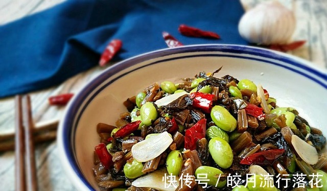 毛豆和雪莱的搭配，随便一炒就是一道下饭菜，入味好吃！