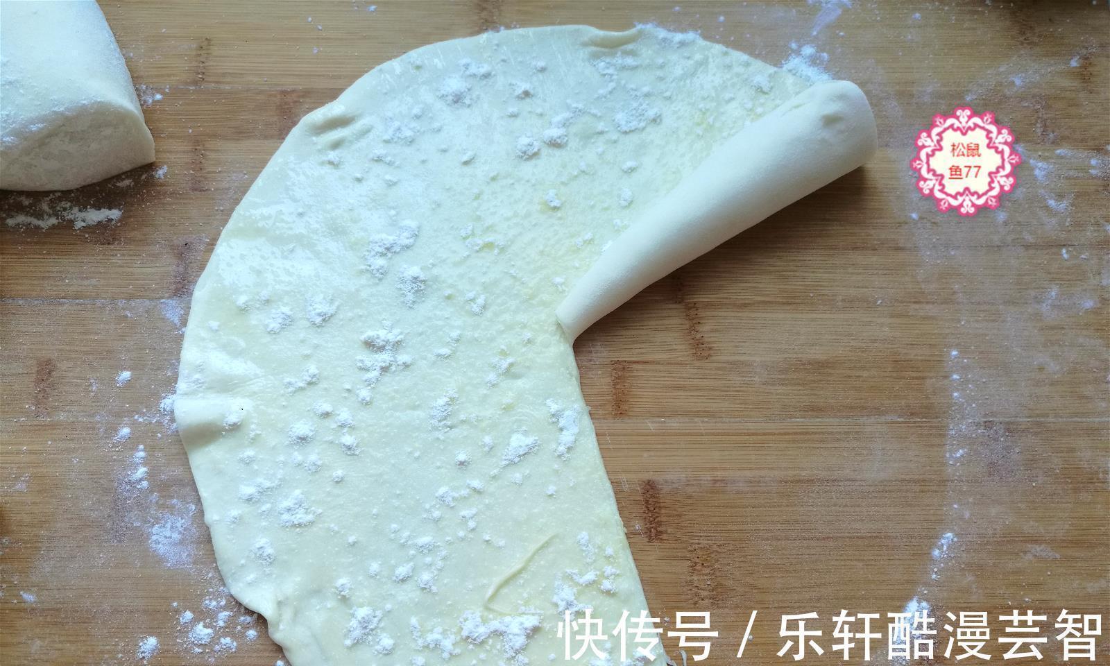 我烙饼不用开水、不用酵母，5分钟烙一张，软软的一层一层真香