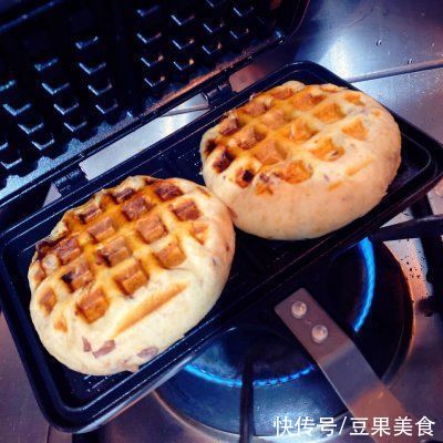 甜美又补钙的蜜豆奶酪夹心华夫饼