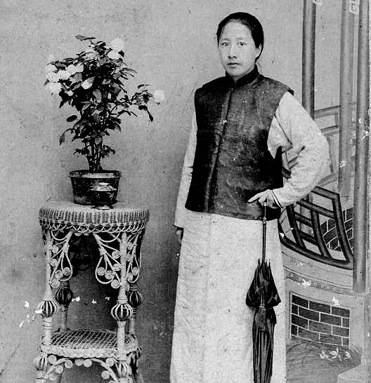 亲手|鲁迅在日本做了什么事,让秋瑾大怒,声称要亲手杀了他