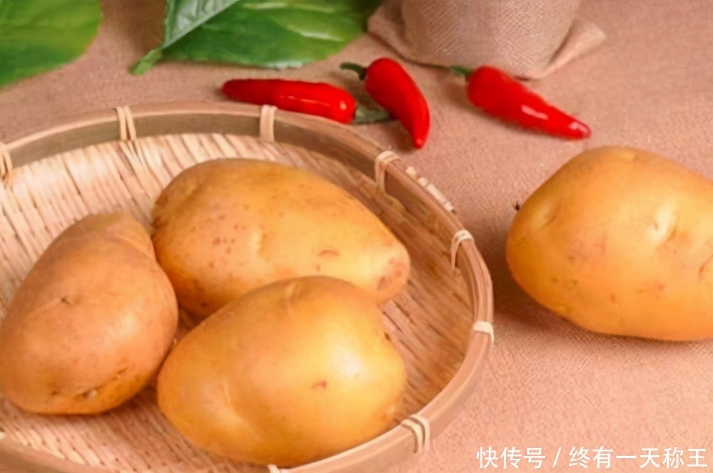 爱美女性担心老太快,推荐常吃3种食物,排毒养颜、滋补身体