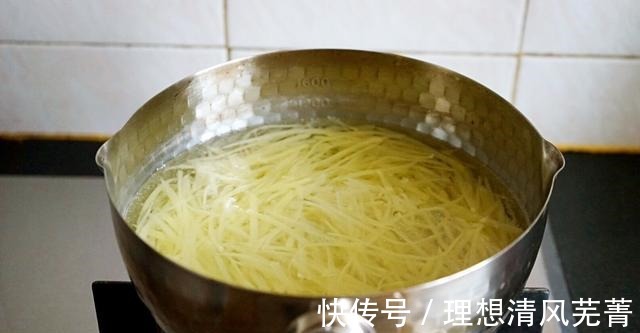 菜籽油|家里土豆堆积如山，做一道酸辣土豆丝，营养美味，美味可口！