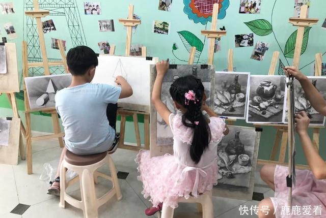 学渣遇上美术生是什么体验?临摹的明星像太搞笑,老师表示很无语
