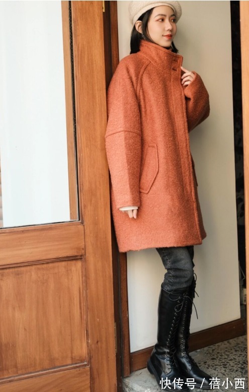 穿搭 2022不流行露脚踝,聪明女人更爱“塞裤脚”,这样穿搭时髦又显瘦