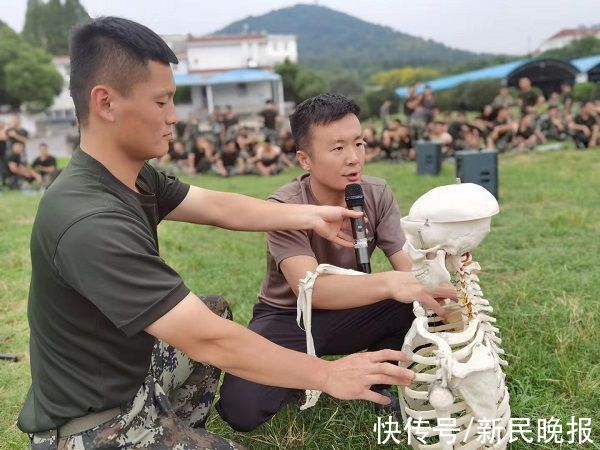 炸菜！生活在上海 | 中医师丁赵：不设限的“斜杆人生”