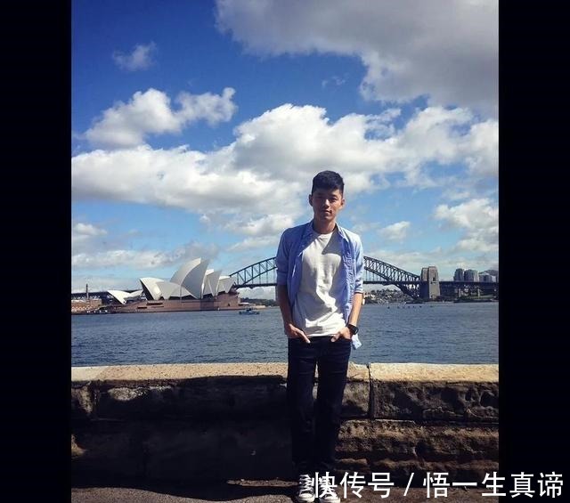 黄景|鲜肉男模撩衣秀身材,6块腹肌清晰分明,看了想摸一把!