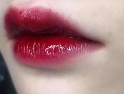 口红|女生“涂口红”的3个错误,00后早已成习惯,难怪唇纹深还老沾杯