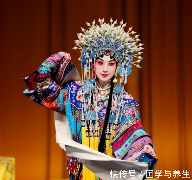 中国京剧之星史依弘,与大18岁的李成儒离婚后,至今未婚
