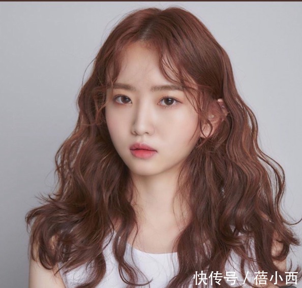 发型|想要变成气质大美女，这3款卷发一定要试试，效果堪比整容！