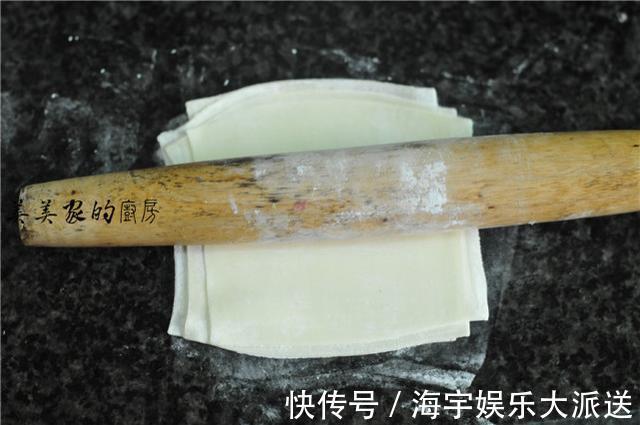 早餐别吃油条了,教你懒人做法,2块钱馄饨皮就搞定,比油条更香