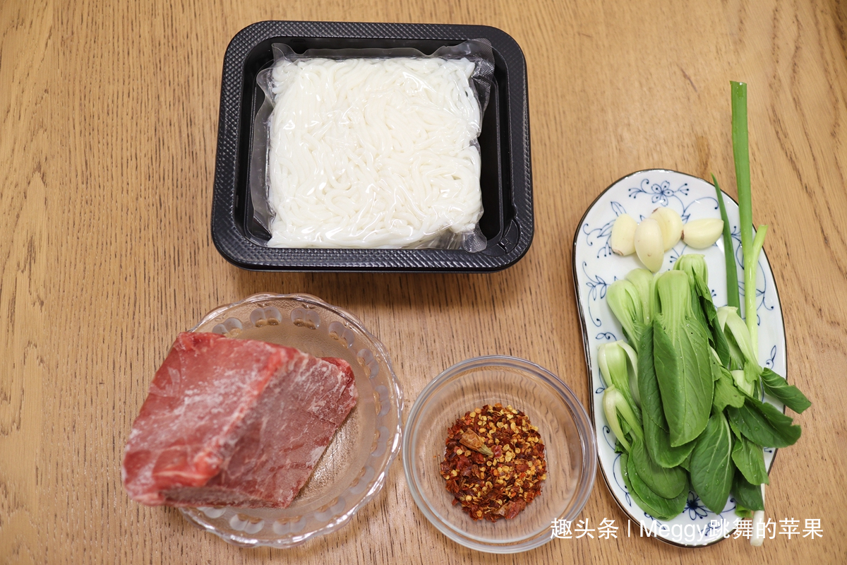 云南米线新吃法，简单营养，香辣过瘾，端上桌就秒光