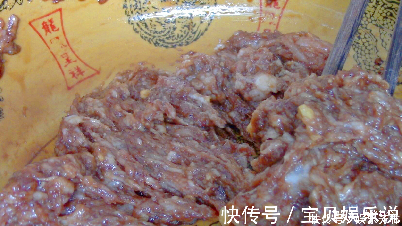 炸丸子有人放淀粉，有人放面粉，其实都不对，按照这个做法特别香