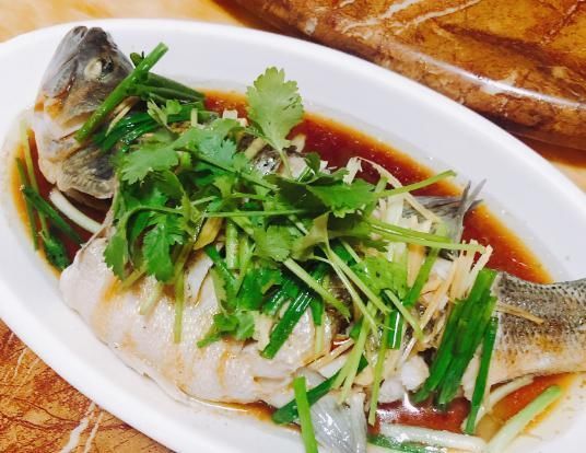 今天才知道,海鲈鱼和淡水鲈鱼差别这么大,选对了才肉嫩味美