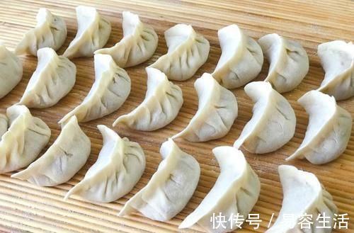 馅料|白菜焯水再包馅大错特错,加盐也不对,这种做法最正确,香嫩紧实