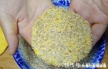 法南瓜饼|南瓜最好的吃法南瓜饼做的，外脆里嫩，老人和孩子都喜欢