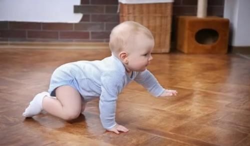 差异|宝宝“先爬后走”与“不爬就走”有3个差异,很多家长还不知道