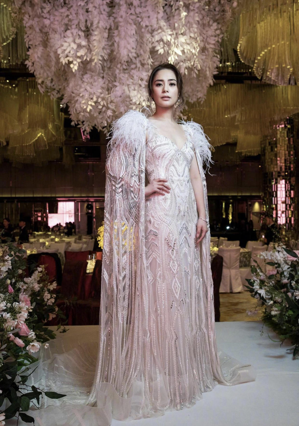 微胖|阿Sa阿娇走机场气质全开!穿白色上衣搭配阔腿裤简约高级,超好看