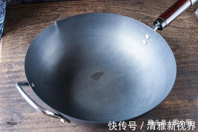 铁锅怎么开锅教你方法，用多久都不粘锅不生锈，方法简单又实用