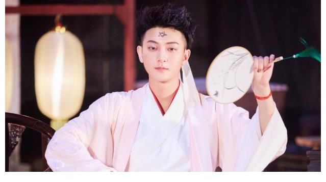 帶貨首秀被指割韭菜，黃子韜憤而反擊：你有什么資格酸我？