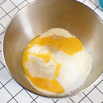 33g|芒果酥粒奶油面包