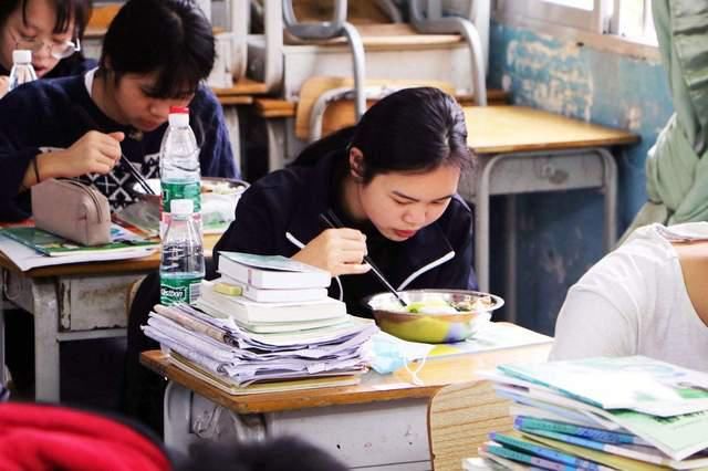 高分|学习不用功，却能考高分？初中生做到这一点，你也可以成学霸