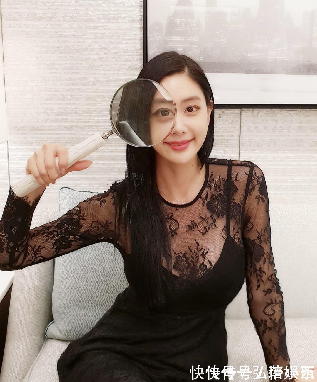 亚洲 克拉拉真是“亚洲第一美女”,连土味白色紧身裙,都穿出了高级感