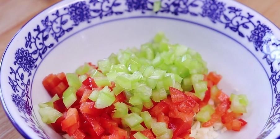 蒸茄子别直接上锅蒸,教你这一招,茄子鲜香入味,一周5次不过瘾