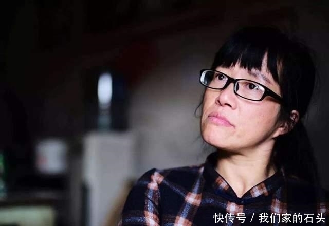 余秀华|余秀华:本是农妇却一夜走红,脑瘫作家15万休夫,曾怒怼键盘侠