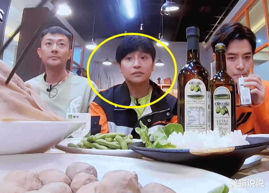 《追光吧》胡夏符龙飞化身干饭王，哥哥互动很有爱，卡斯柏主动收拾宵夜残局