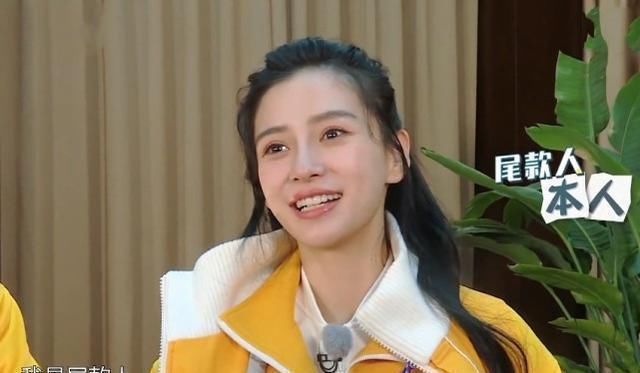 苗苗意外现身《跑男》，郑恺瞬间耳朵发红，baby反应却懒得装了