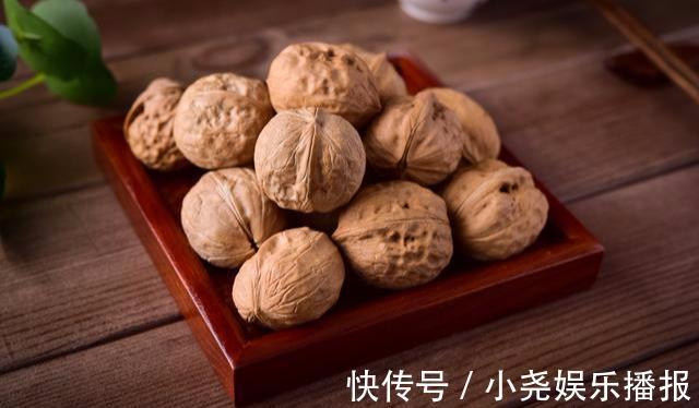 核桃|核桃早上吃还是晚上吃终于有答案了,告诉你最适合吃核桃的时间