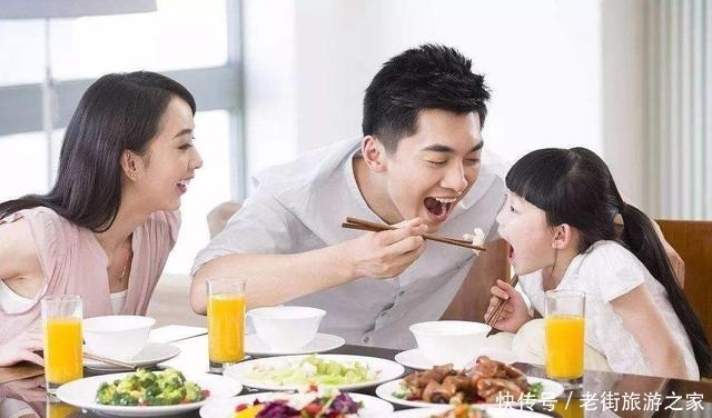 同事|长大后没出息的娃,吃饭时大多有这3种表现,第一种就让人反感