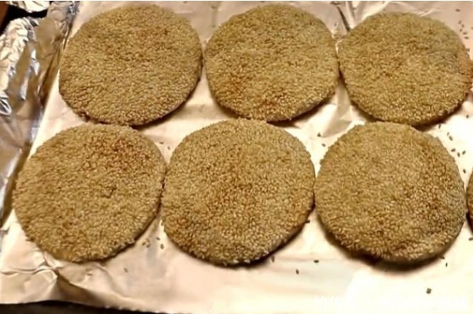 芝麻|做芝麻饼时,只需放入“此5料”,保证个个酥脆可口,喷香入味