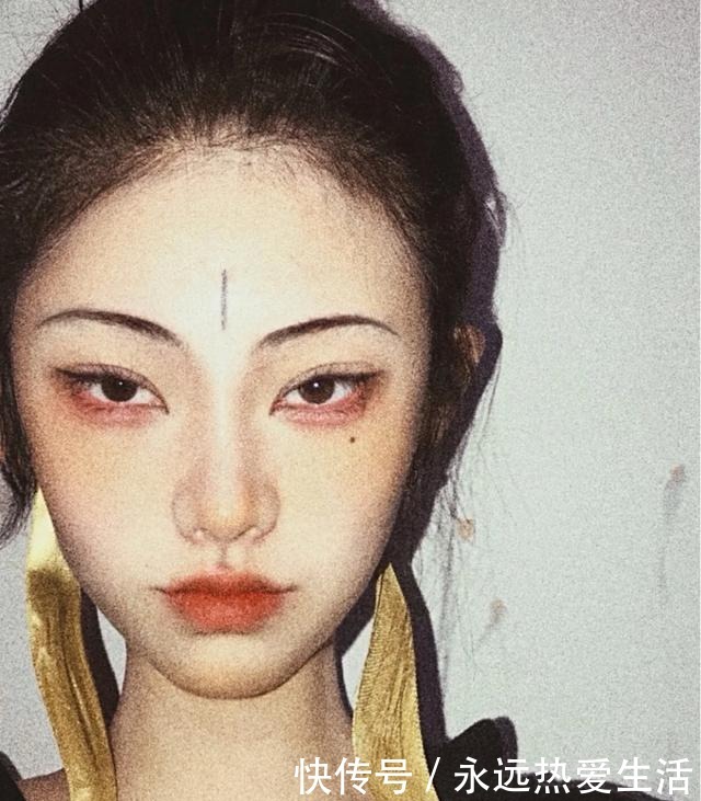 双眼|“最近观音妆”爆火,眼妆这几个特点很出彩,让眼妆脱颖而出