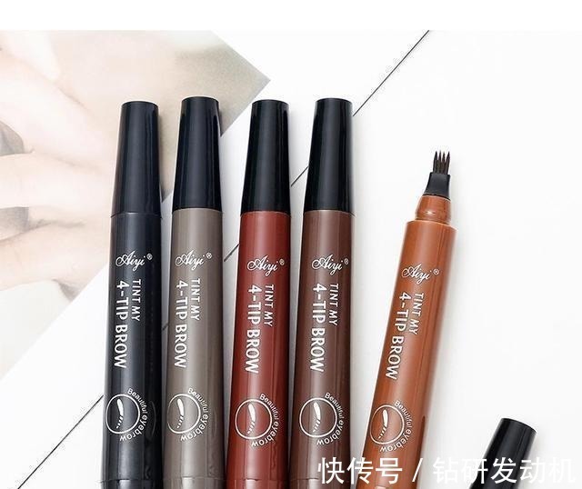 粉底液|讲真,女孩子出门一定不要这样子“化妆”,不仅尴尬还显丑!