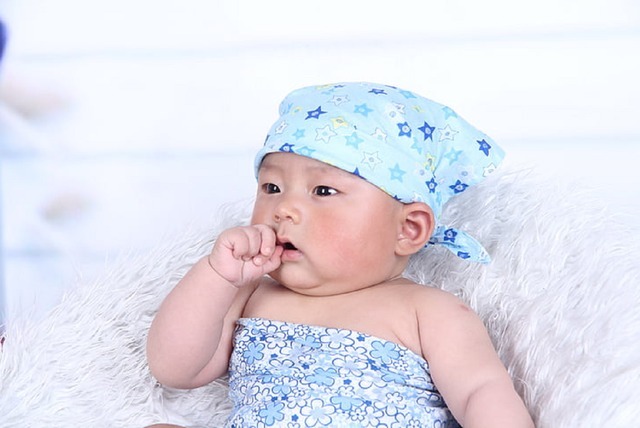 失误|爷爷个孙子起名“清风”办出生证时失误少些一笔,家人连夸改的好