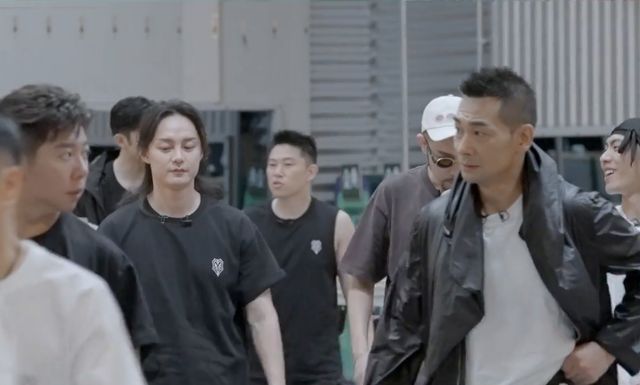 灵魂|这位哥哥是节目灵魂,承包笑点还特照顾人,网友:千万别淘汰