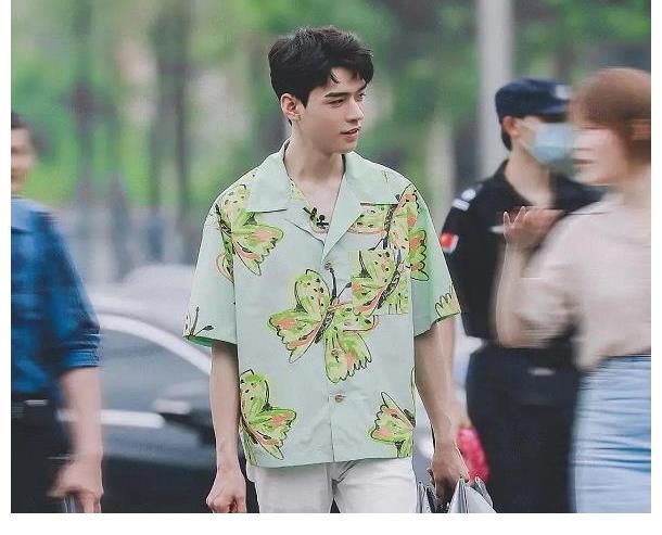 向往生活|《中餐厅5》放映时间以出!全员海报亮相,龚俊坐在最边上!