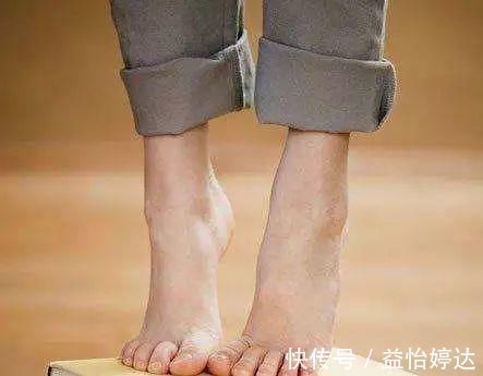 皮肤|睡前这样趴10分钟，等于跑步1小时！经络疏通了，皮肤也变好了