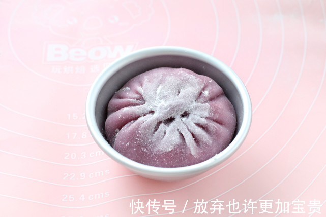 风靡朋友圈的网红小甜品,没有烤箱也能做,软糯香甜一口气能吃仨