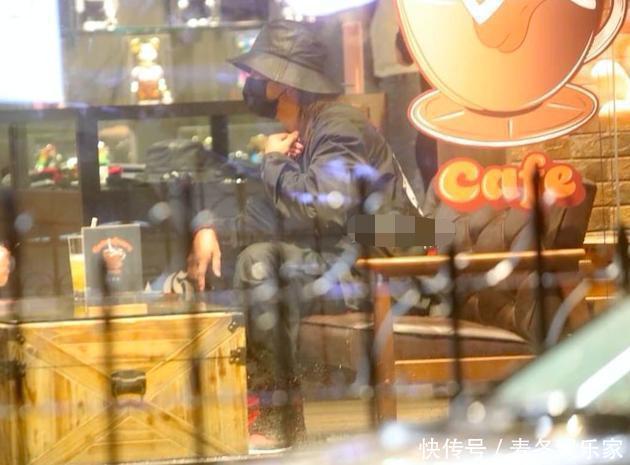 周扬青已成过去式!罗志祥夜会好兄弟,街头