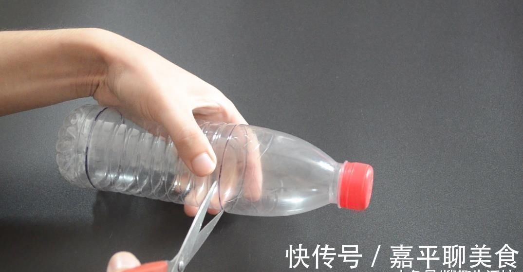 废弃的塑料瓶简单剪几刀, 放在家里有大用处, 看完你会感谢我的