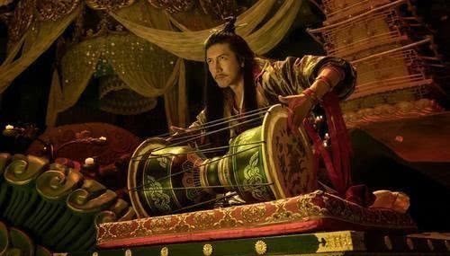 千年前,一群外族来到中原定居,曾发动战乱,如今姓氏随处可见