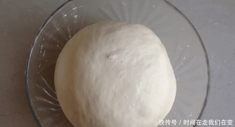 立春后,我家早餐常吃它,锅中一烙,皮薄馅多,简单又下饭