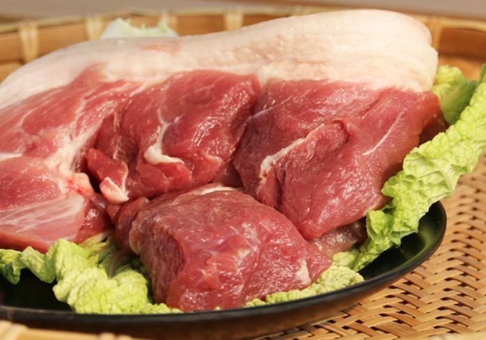 灌香肠有窍门，牢记一点，灌出的香肠口感好味道香，不怕发霉发臭