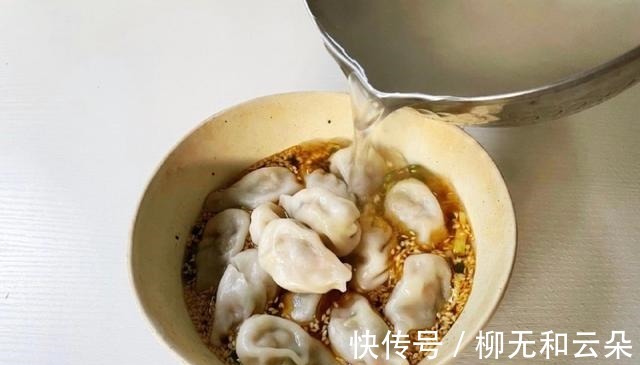 酸汤|饺子你是蘸酱油吃的吗可以换个吃法了,酸汤饺子让你百吃不腻!